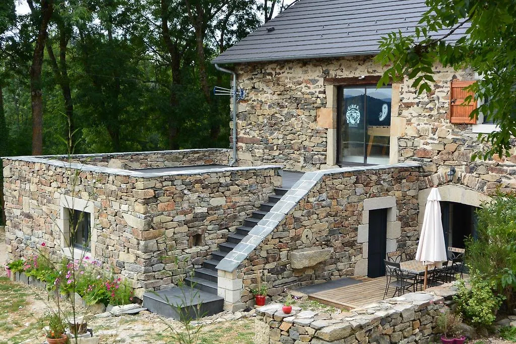 Holiday home Aux Pays Des Sucs Villa Saint-Hostien